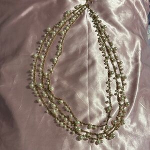 Elegant Gold and Pearl Necklace